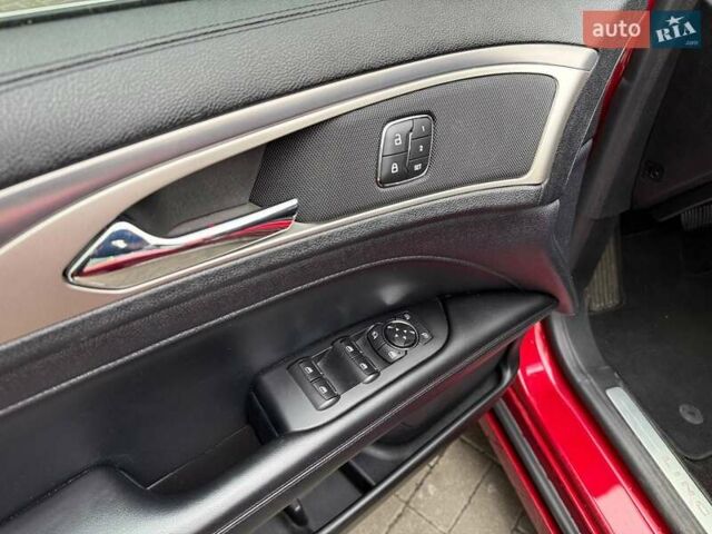 Красный Линкольн МКЗ, объемом двигателя 2 л и пробегом 36 тыс. км за 19990 $, фото 9 на Automoto.ua