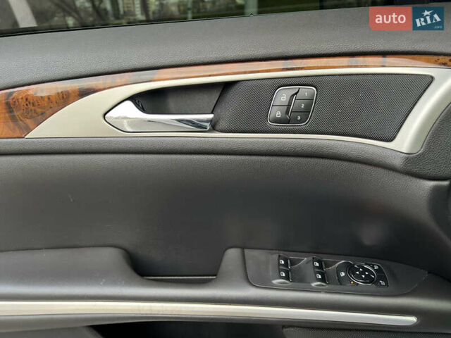 Серый Линкольн МКЗ, объемом двигателя 2 л и пробегом 238 тыс. км за 11800 $, фото 7 на Automoto.ua