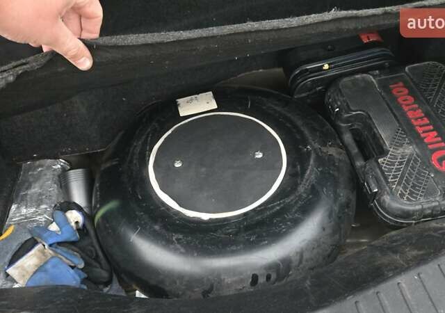 Лінкольн MKZ 2013 у Бродах на Automoto.ua Сірий Лінкольн MKZ, об'ємом двигуна 2 л та пробігом 244 тис. км за 13800 $, фото 25 на Automoto.ua