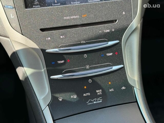 Серый Линкольн МКЗ, объемом двигателя 2 л и пробегом 162 тыс. км за 13990 $, фото 30 на Automoto.ua