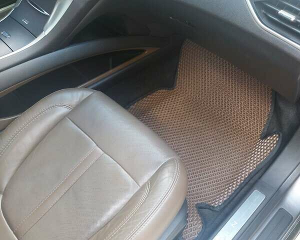 Серый Линкольн МКЗ, объемом двигателя 2 л и пробегом 180 тыс. км за 13000 $, фото 10 на Automoto.ua