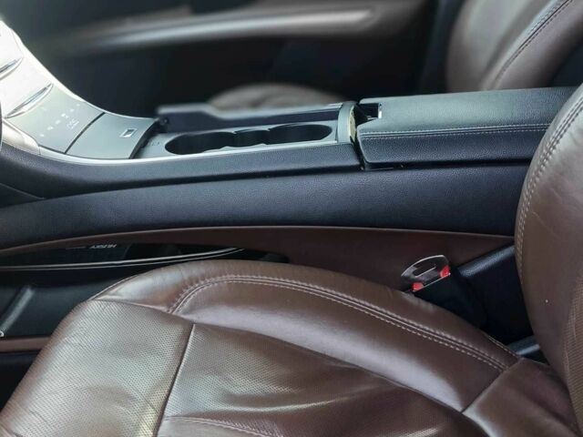 Сірий Лінкольн MKZ, об'ємом двигуна 2 л та пробігом 323 тис. км за 12900 $, фото 6 на Automoto.ua