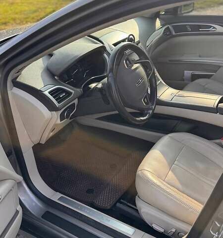 Серый Линкольн МКЗ, объемом двигателя 2 л и пробегом 82 тыс. км за 14500 $, фото 5 на Automoto.ua