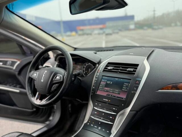 Серый Линкольн МКЗ, объемом двигателя 2 л и пробегом 212 тыс. км за 8800 $, фото 3 на Automoto.ua