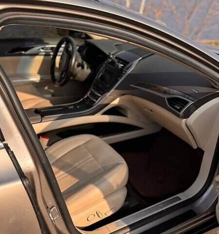 Серый Линкольн МКЗ, объемом двигателя 2 л и пробегом 82 тыс. км за 14500 $, фото 6 на Automoto.ua