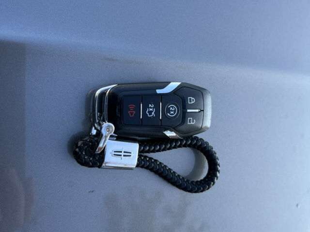 Серый Линкольн МКЗ, объемом двигателя 2 л и пробегом 167 тыс. км за 16800 $, фото 28 на Automoto.ua