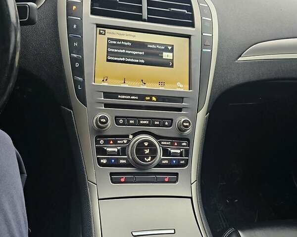 Серый Линкольн МКЗ, объемом двигателя 0 л и пробегом 148 тыс. км за 12500 $, фото 1 на Automoto.ua