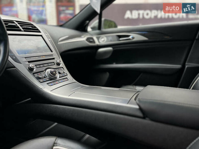 Сірий Лінкольн MKZ, об'ємом двигуна 2.96 л та пробігом 112 тис. км за 21500 $, фото 17 на Automoto.ua