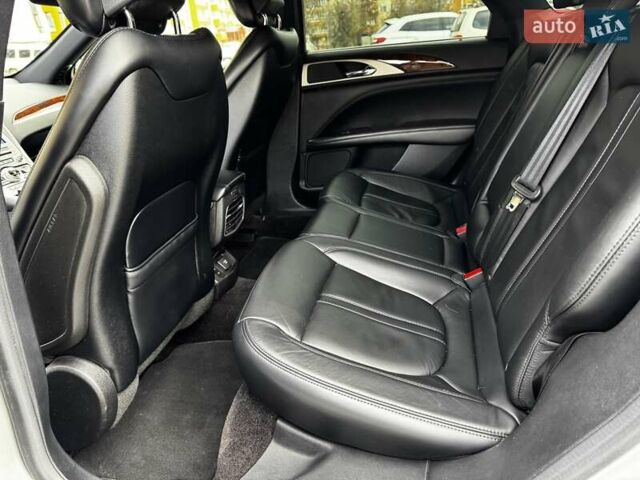 Сірий Лінкольн MKZ, об'ємом двигуна 2 л та пробігом 74 тис. км за 15900 $, фото 14 на Automoto.ua