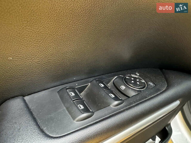 Серый Линкольн МКЗ, объемом двигателя 2 л и пробегом 114 тыс. км за 13890 $, фото 12 на Automoto.ua