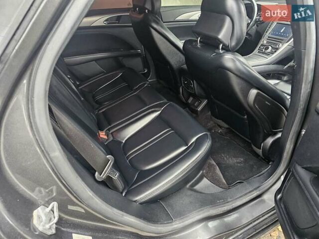 Серый Линкольн МКЗ, объемом двигателя 0 л и пробегом 148 тыс. км за 12500 $, фото 5 на Automoto.ua