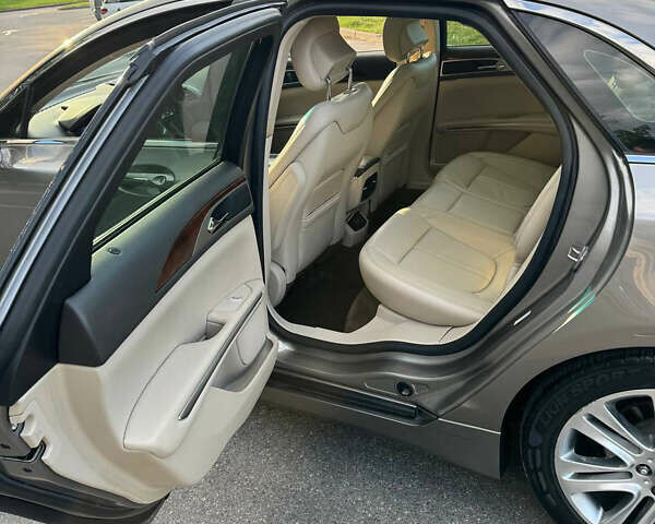 Серый Линкольн МКЗ, объемом двигателя 2 л и пробегом 180 тыс. км за 12000 $, фото 9 на Automoto.ua