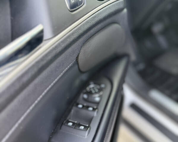 Серый Линкольн МКЗ, объемом двигателя 2 л и пробегом 180 тыс. км за 14000 $, фото 10 на Automoto.ua