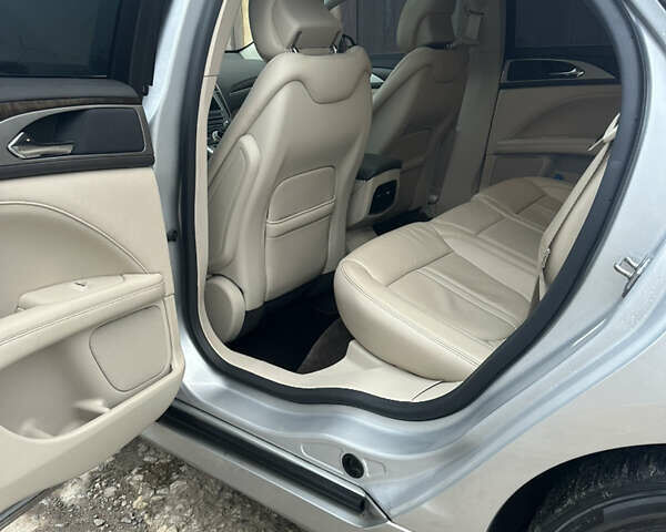 Серый Линкольн МКЗ, объемом двигателя 2 л и пробегом 91 тыс. км за 17700 $, фото 6 на Automoto.ua