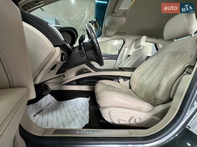 Серый Линкольн МКЗ, объемом двигателя 2 л и пробегом 266 тыс. км за 14999 $, фото 29 на Automoto.ua