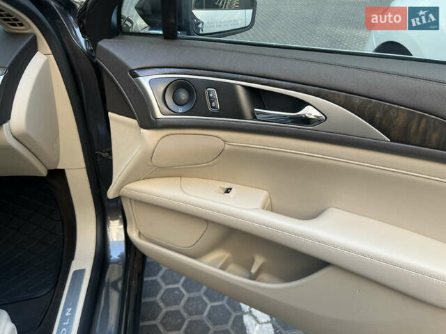 Сірий Лінкольн MKZ, об'ємом двигуна 2 л та пробігом 54 тис. км за 22500 $, фото 8 на Automoto.ua
