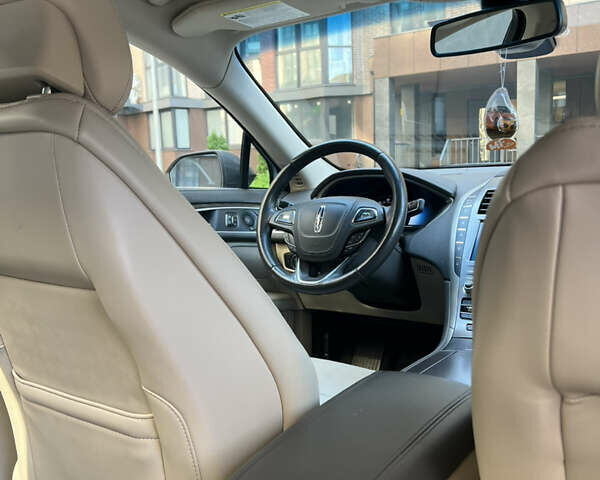 Сірий Лінкольн MKZ, об'ємом двигуна 2 л та пробігом 54 тис. км за 22500 $, фото 10 на Automoto.ua