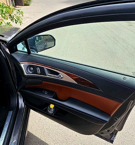Серый Линкольн МКЗ, объемом двигателя 2 л и пробегом 135 тыс. км за 26000 $, фото 2 на Automoto.ua