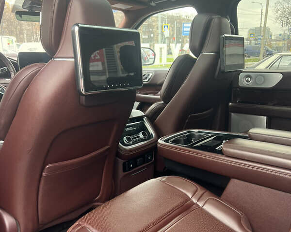 Белый Линкольн Навигатор, объемом двигателя 3.5 л и пробегом 81 тыс. км за 65000 $, фото 27 на Automoto.ua