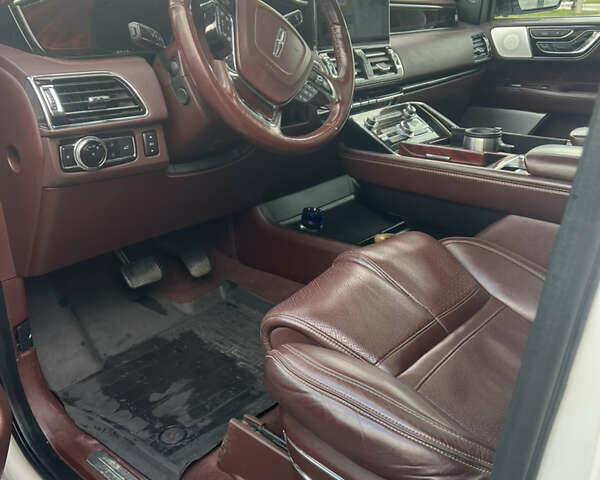 Белый Линкольн Навигатор, объемом двигателя 3.5 л и пробегом 81 тыс. км за 65000 $, фото 12 на Automoto.ua