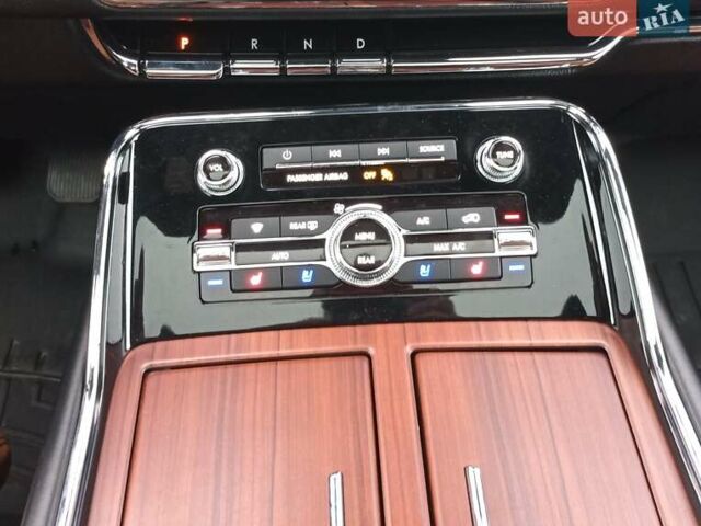 Белый Линкольн Навигатор, объемом двигателя 3.5 л и пробегом 43 тыс. км за 57000 $, фото 12 на Automoto.ua