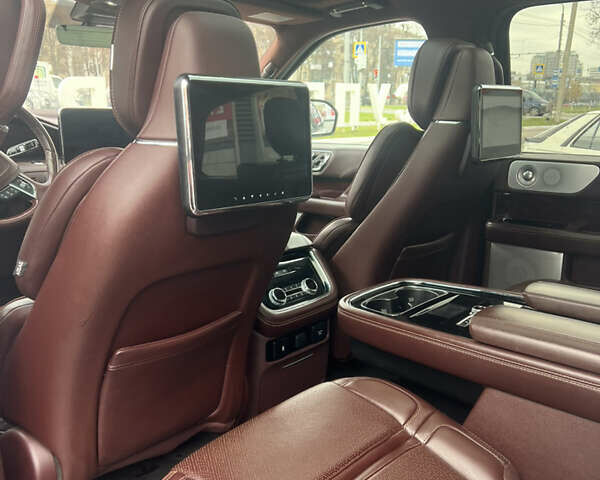 Белый Линкольн Навигатор, объемом двигателя 3.5 л и пробегом 81 тыс. км за 65000 $, фото 26 на Automoto.ua