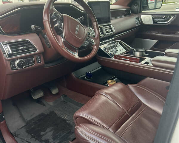 Белый Линкольн Навигатор, объемом двигателя 3.5 л и пробегом 81 тыс. км за 65000 $, фото 13 на Automoto.ua