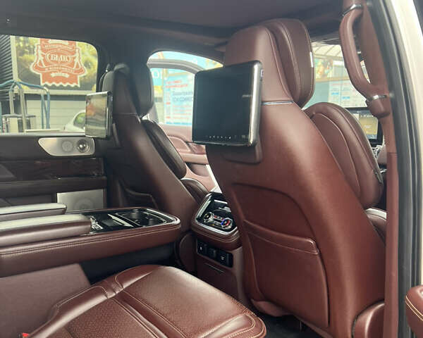 Белый Линкольн Навигатор, объемом двигателя 3.5 л и пробегом 81 тыс. км за 65000 $, фото 25 на Automoto.ua