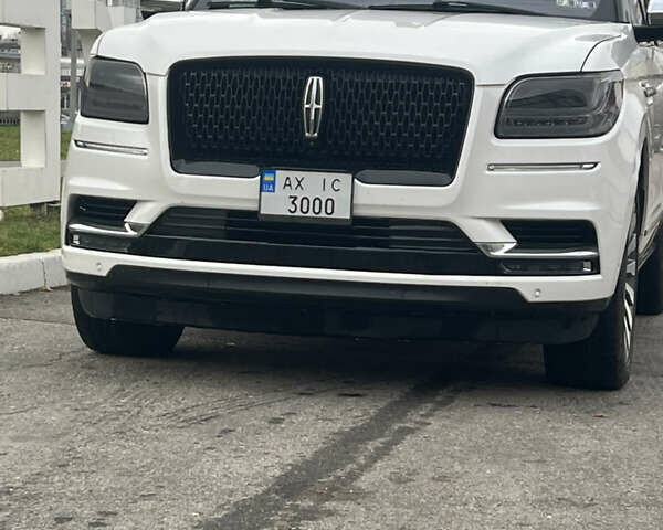 Белый Линкольн Навигатор, объемом двигателя 3.5 л и пробегом 81 тыс. км за 65000 $, фото 2 на Automoto.ua