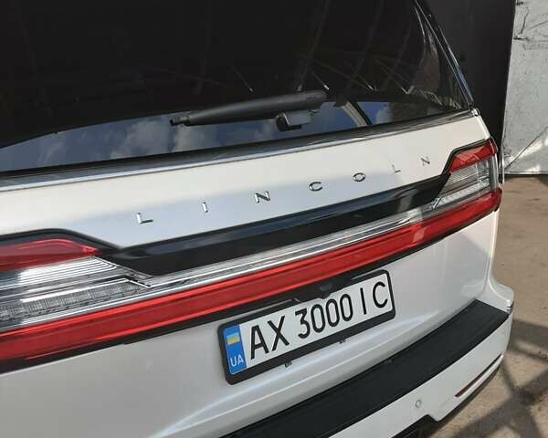 Білий Лінкольн Navigator, об'ємом двигуна 3.5 л та пробігом 43 тис. км за 59000 $, фото 3 на Automoto.ua