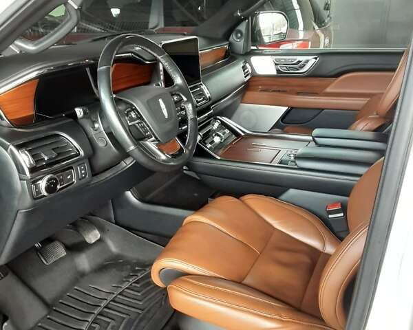Білий Лінкольн Navigator, об'ємом двигуна 3.5 л та пробігом 43 тис. км за 59000 $, фото 6 на Automoto.ua