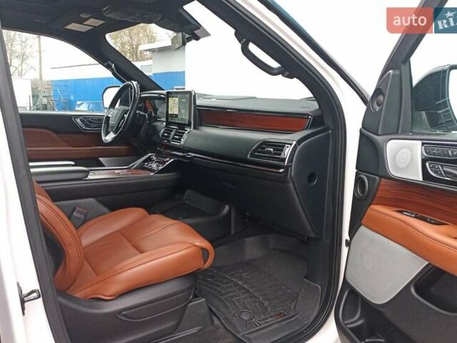 Белый Линкольн Навигатор, объемом двигателя 3.5 л и пробегом 43 тыс. км за 57000 $, фото 23 на Automoto.ua