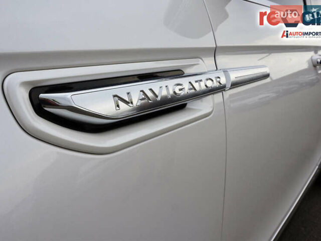 Белый Линкольн Навигатор, объемом двигателя 3.5 л и пробегом 43 тыс. км за 57000 $, фото 6 на Automoto.ua