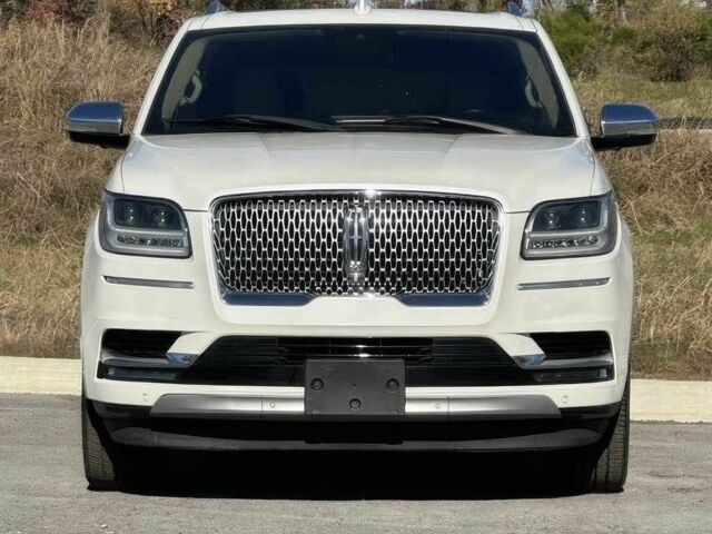 Белый Линкольн Навигатор, объемом двигателя 3.5 л и пробегом 30 тыс. км за 10300 $, фото 1 на Automoto.ua