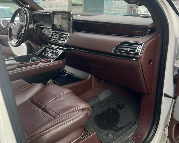 Белый Линкольн Навигатор, объемом двигателя 3.5 л и пробегом 81 тыс. км за 65000 $, фото 21 на Automoto.ua