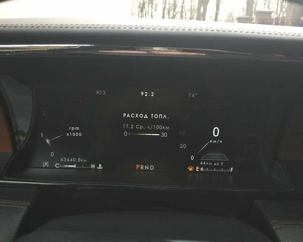 Білий Лінкольн Navigator, об'ємом двигуна 3.5 л та пробігом 43 тис. км за 59000 $, фото 9 на Automoto.ua