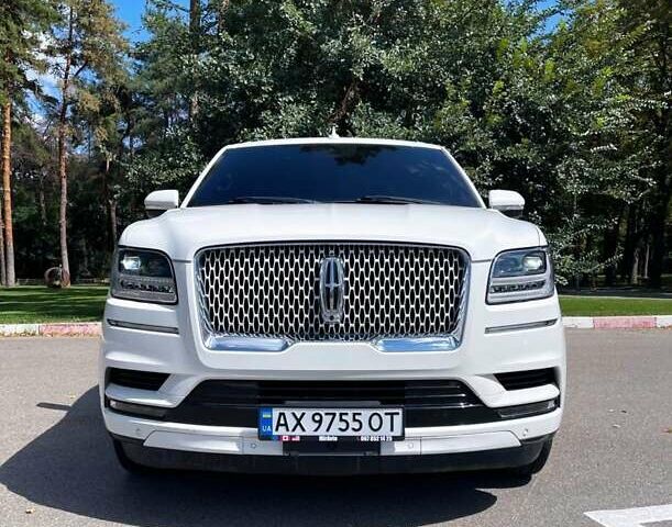 Белый Линкольн Навигатор, объемом двигателя 3.5 л и пробегом 85 тыс. км за 49900 $, фото 1 на Automoto.ua