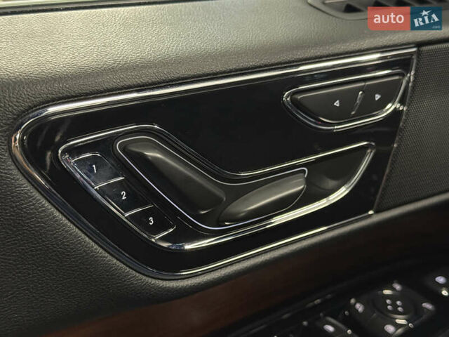 Белый Линкольн Навигатор, объемом двигателя 3.5 л и пробегом 193 тыс. км за 56499 $, фото 25 на Automoto.ua