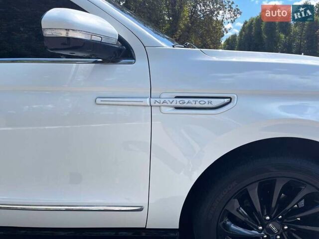 Белый Линкольн Навигатор, объемом двигателя 3.5 л и пробегом 85 тыс. км за 49900 $, фото 7 на Automoto.ua