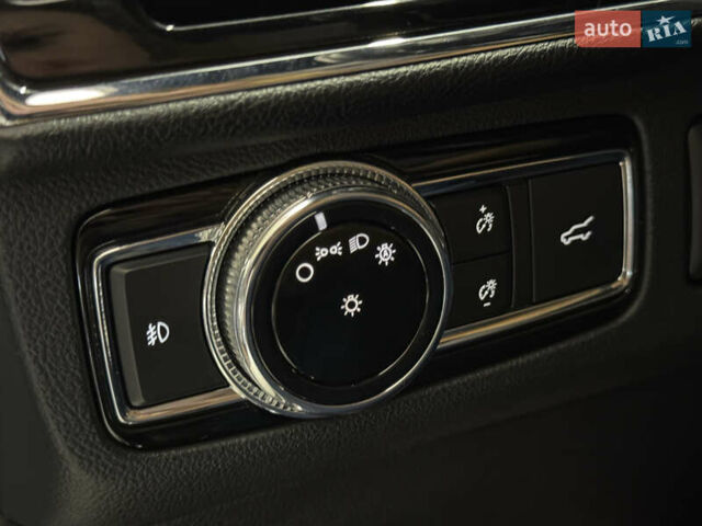 Белый Линкольн Навигатор, объемом двигателя 3.5 л и пробегом 193 тыс. км за 56499 $, фото 33 на Automoto.ua