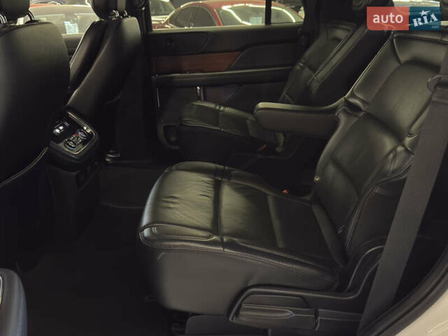 Белый Линкольн Навигатор, объемом двигателя 3.5 л и пробегом 193 тыс. км за 56499 $, фото 18 на Automoto.ua