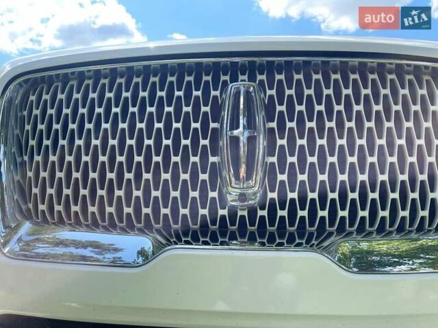 Белый Линкольн Навигатор, объемом двигателя 3.5 л и пробегом 85 тыс. км за 49900 $, фото 8 на Automoto.ua