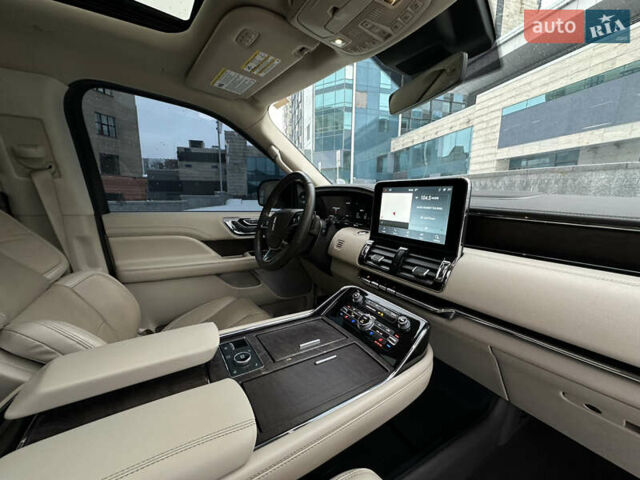 Білий Лінкольн Navigator, об'ємом двигуна 3.5 л та пробігом 78 тис. км за 55000 $, фото 37 на Automoto.ua