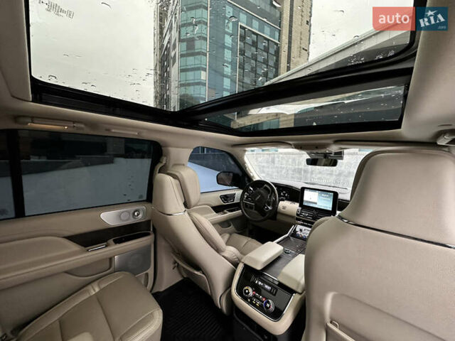 Білий Лінкольн Navigator, об'ємом двигуна 3.5 л та пробігом 78 тис. км за 55000 $, фото 30 на Automoto.ua