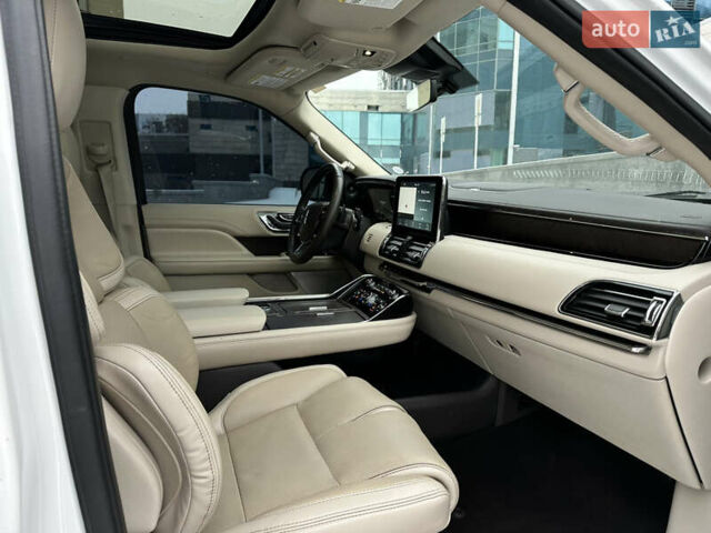 Білий Лінкольн Navigator, об'ємом двигуна 3.5 л та пробігом 78 тис. км за 55000 $, фото 31 на Automoto.ua