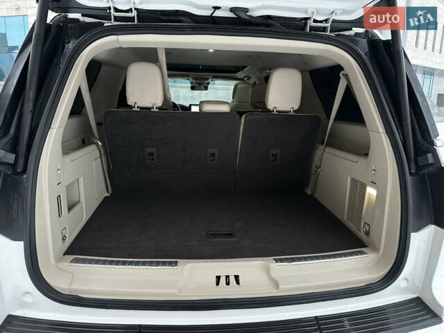 Білий Лінкольн Navigator, об'ємом двигуна 3.5 л та пробігом 78 тис. км за 55000 $, фото 42 на Automoto.ua