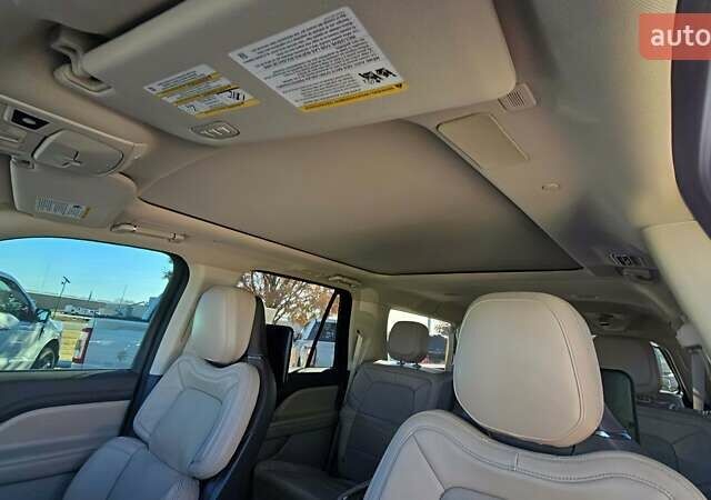 Білий Лінкольн Navigator, об'ємом двигуна 3.5 л та пробігом 45 тис. км за 39000 $, фото 7 на Automoto.ua