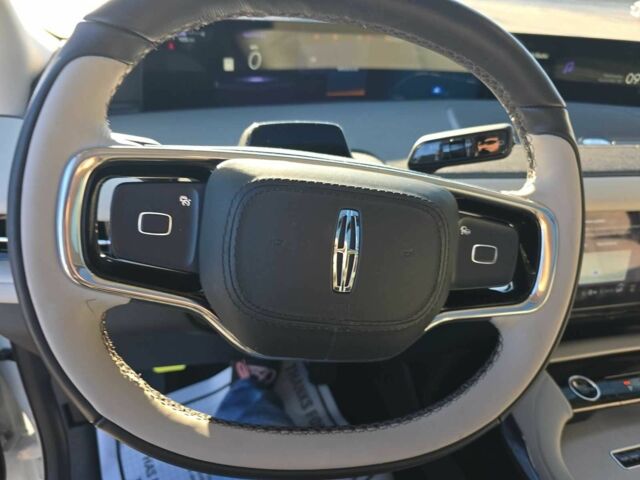 Белый Линкольн Навигатор, объемом двигателя 0 л и пробегом 11 тыс. км за 15000 $, фото 7 на Automoto.ua