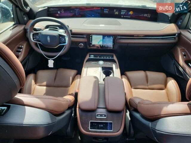 Белый Линкольн Навигатор, объемом двигателя 3.5 л и пробегом 1 тыс. км за 53700 $, фото 2 на Automoto.ua