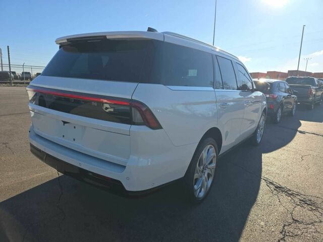 Белый Линкольн Навигатор, объемом двигателя 0 л и пробегом 11 тыс. км за 15000 $, фото 3 на Automoto.ua